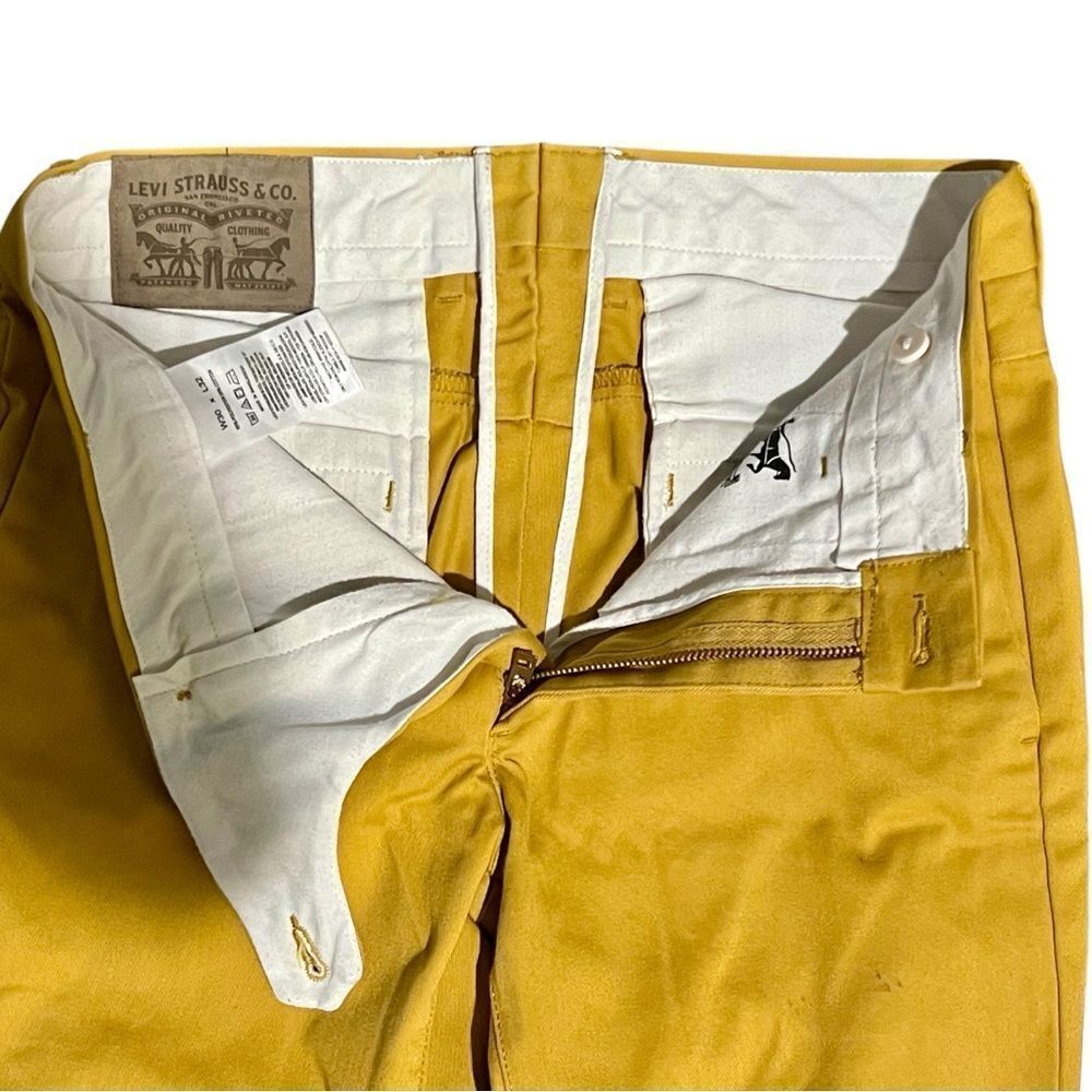 Levi's Vintage Yellow Chinos Classic Fit size 30” x 32”